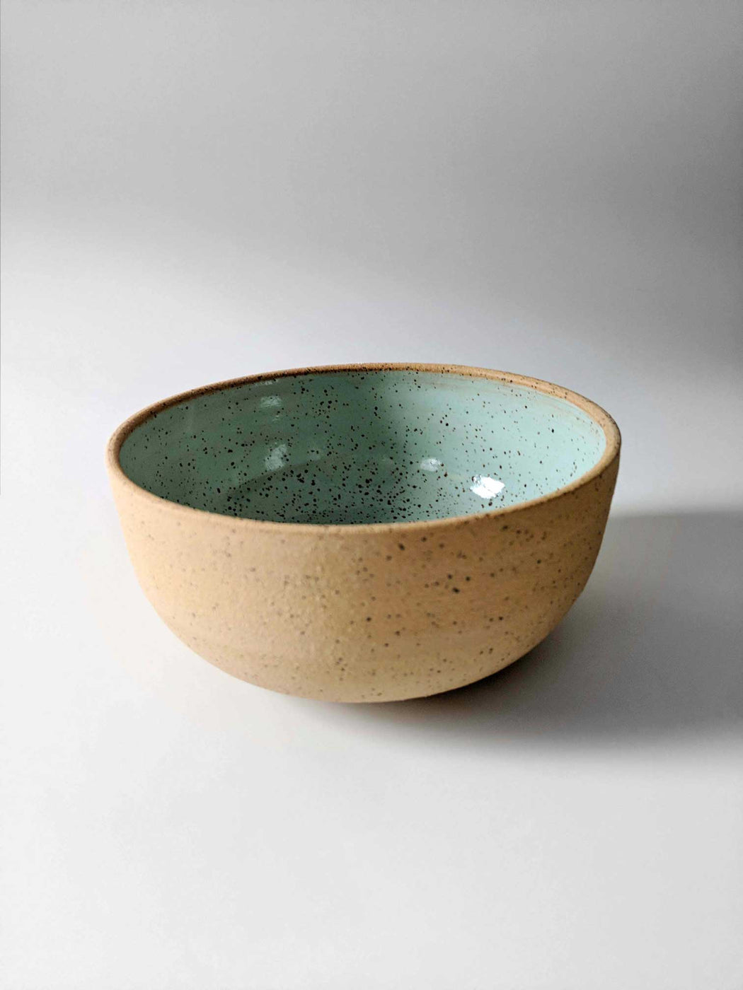 Solo bowl in speckled buff